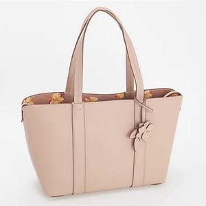 Draper James ELLE TOTE  w/Flower Key Fob - Beige Pebble